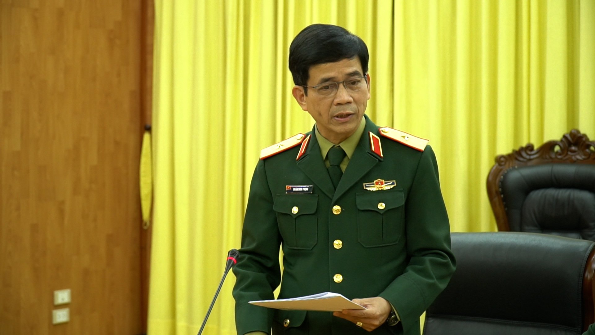 /UploadStore/admin/221216 trao QD CTN cho can bo di Trung Phi/ce86f32b3161e93fb070.jpg